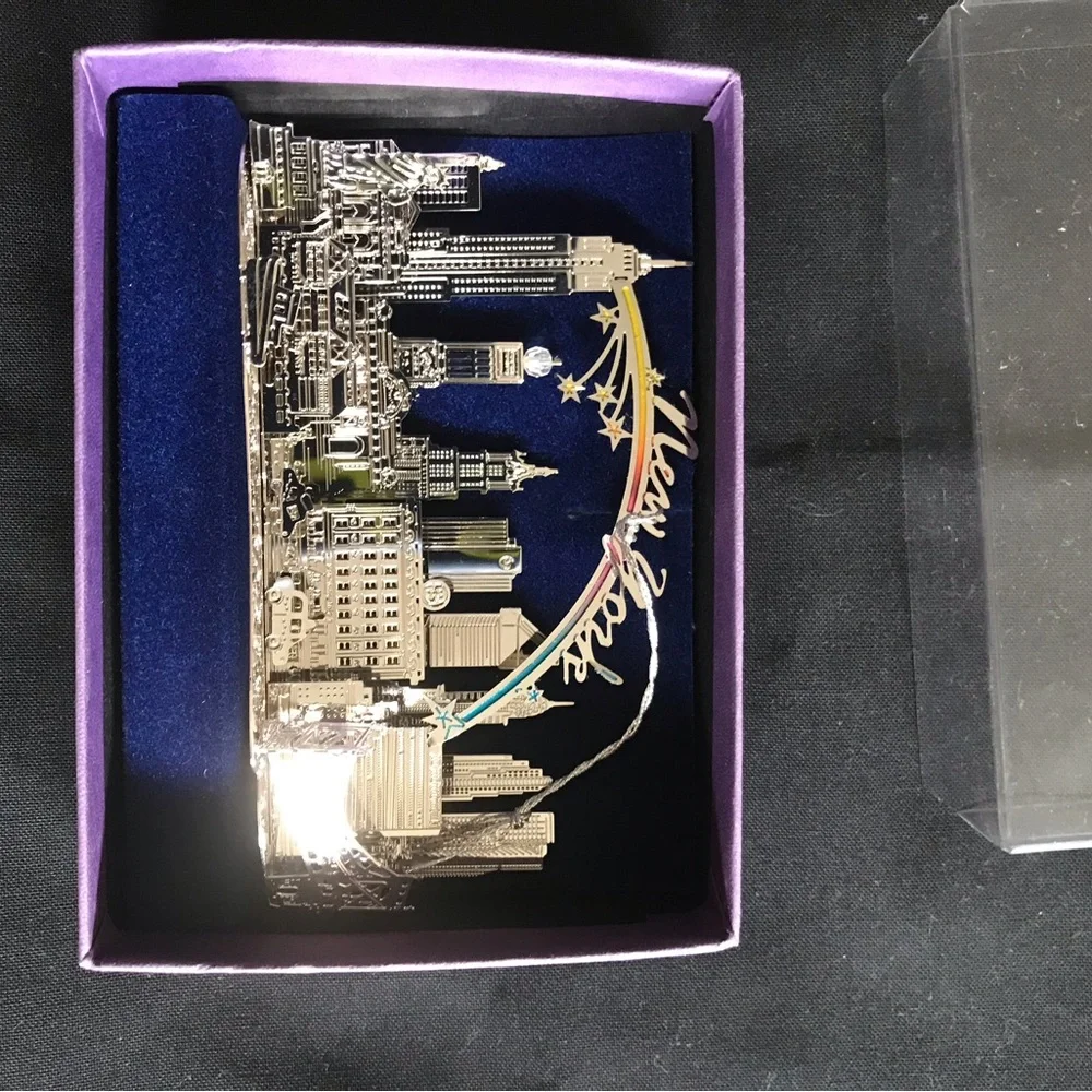 Too Hands -  Stainless Steel New York Skyline Ornament Decor